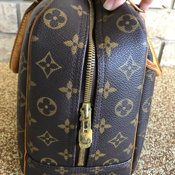 SOLD—Authentic Louis Vuitton Deauville - Picture 3 of 8